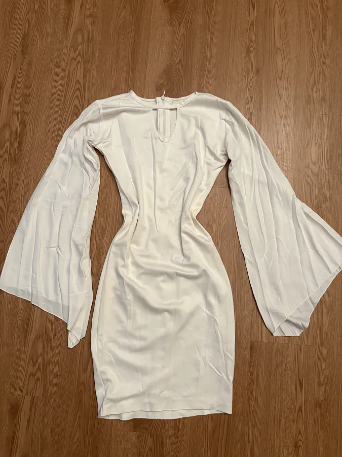 Elegant White Bell Sleeve Mini Dress with Keyhole Neckline